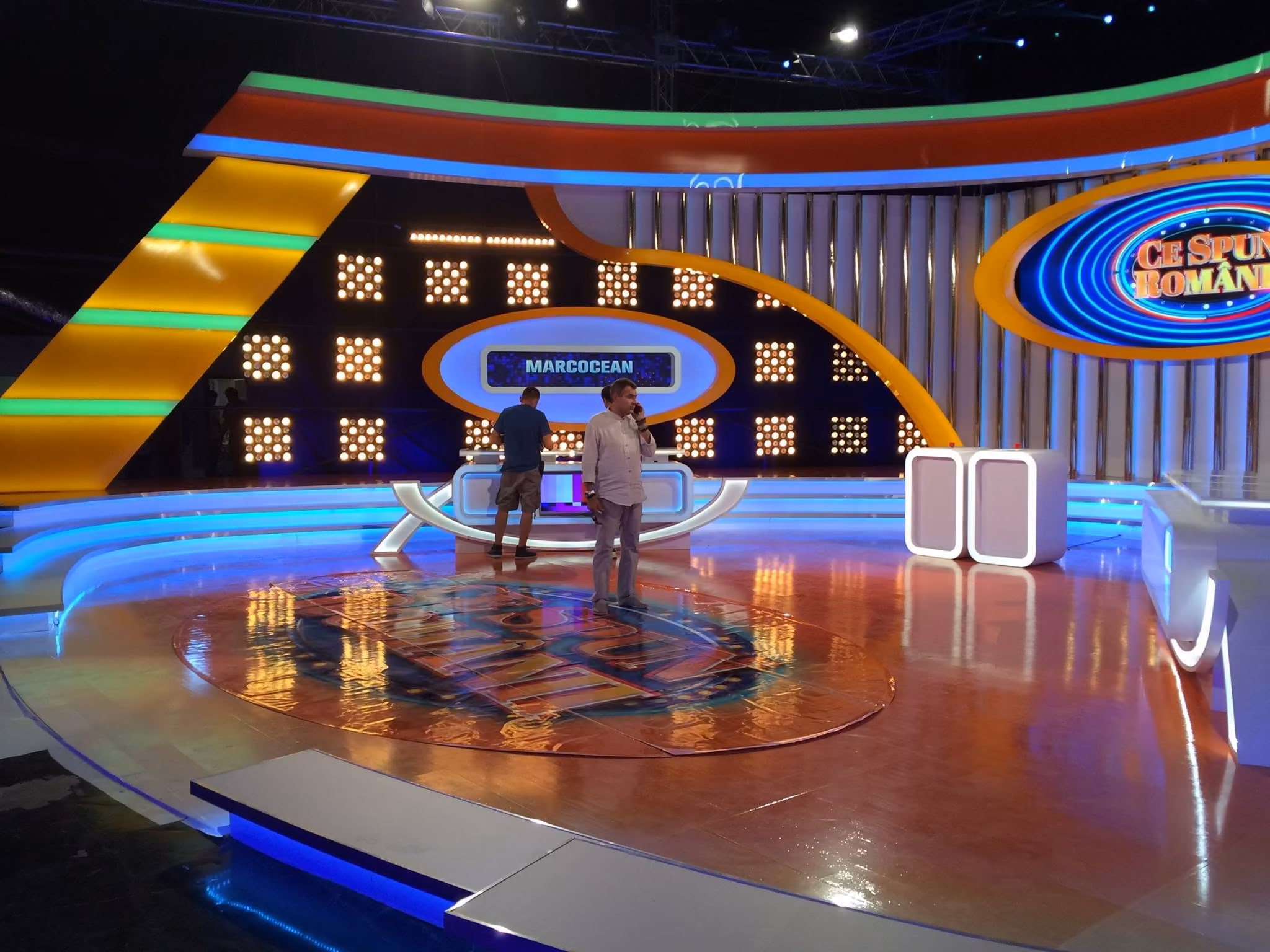 Ce spun românii - decor TV și scenografie - imagine 6